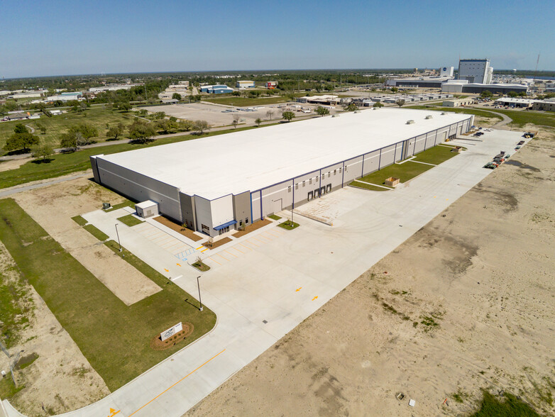 13800 Old Gentilly Rd, New Orleans, LA for lease - Building Photo - Image 2 of 5