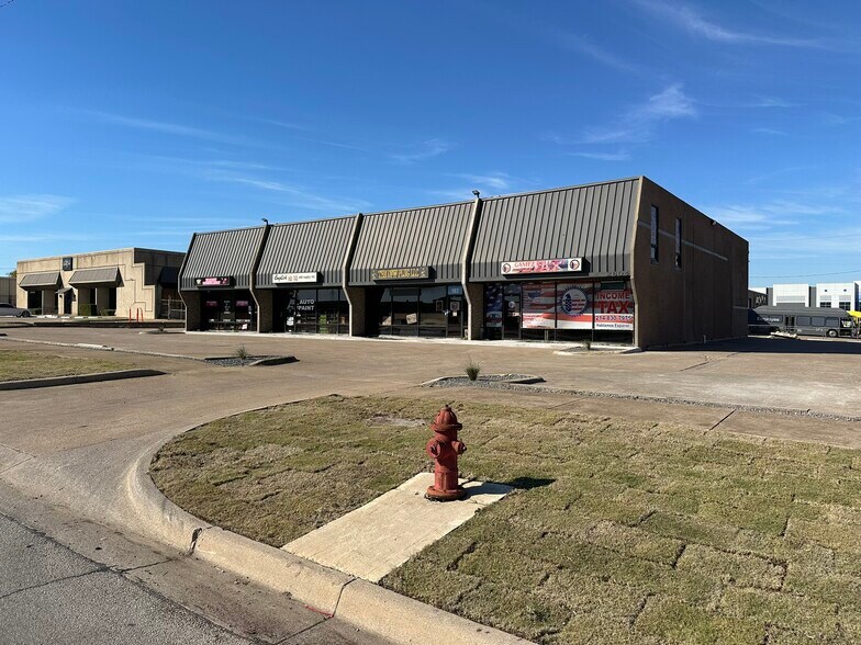 2604 W Marshall Dr, Grand Prairie, TX for lease - Building Photo - Image 2 of 5