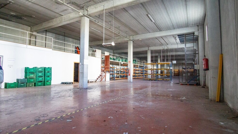 Industrial in Petrer for sale - Interior Photo - Image 2 of 17