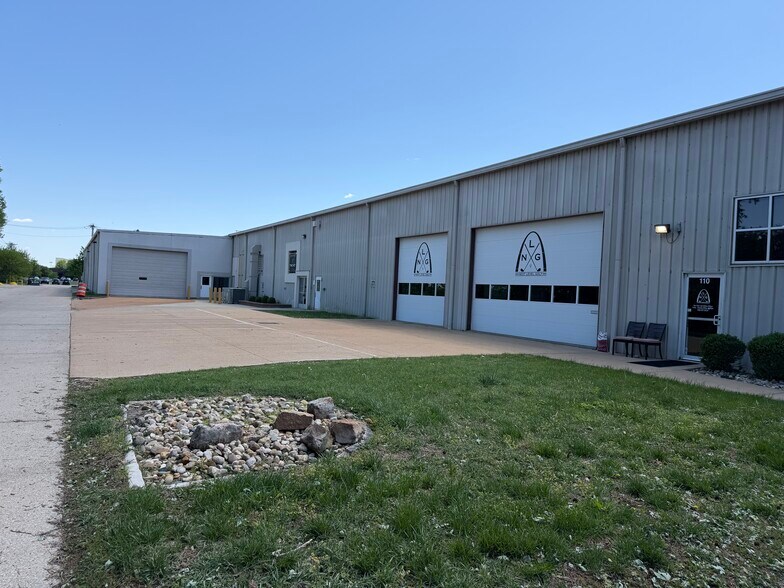 140 Long Rd, Chesterfield, MO à louer - Photo du bâtiment - Image 3 de 6