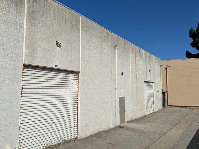 5 Hangar Way, Watsonville, CA à louer - Photo du bâtiment - Image 3 de 13
