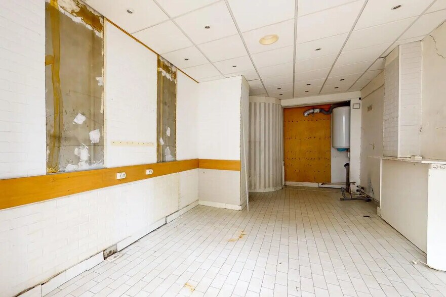 Retail in Paris for lease - Building Photo - Image 3 of 5