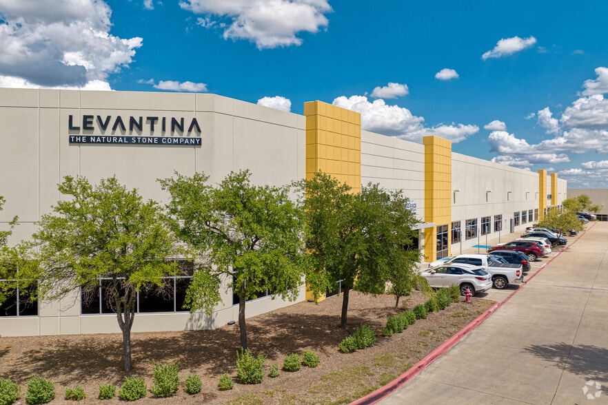 2251 Picadilly Dr, Austin, TX for lease - Building Photo - Image 3 of 8