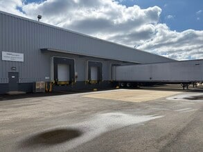 10 New Rd, Rumford, RI for lease Interior Photo- Image 2 of 14