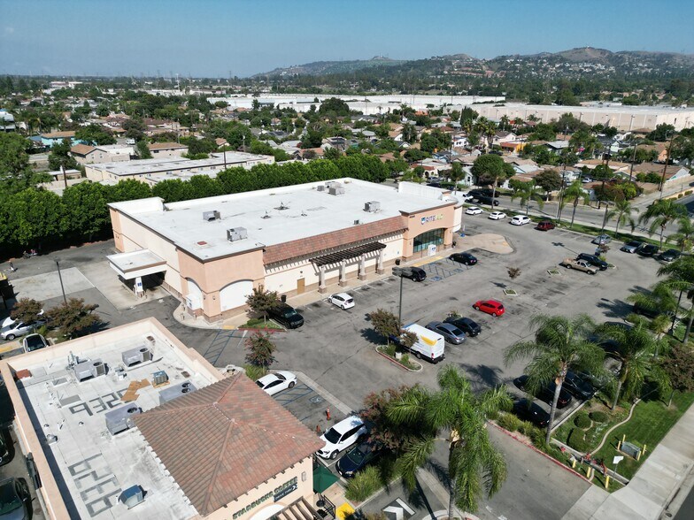 9333 Whittier Blvd, Pico Rivera, CA à louer - Photo du bâtiment - Image 3 de 6