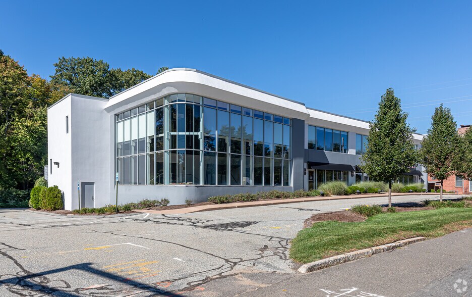 1680 Riverdale St, West Springfield, MA à louer - Photo du bâtiment - Image 3 de 17