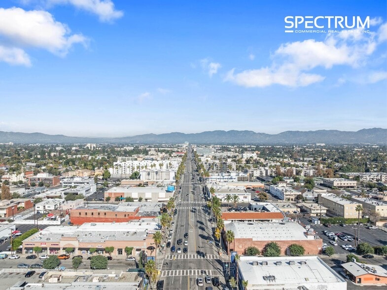 6451-6453 Van Nuys Blvd, Van Nuys, CA for lease - Building Photo - Image 3 of 28