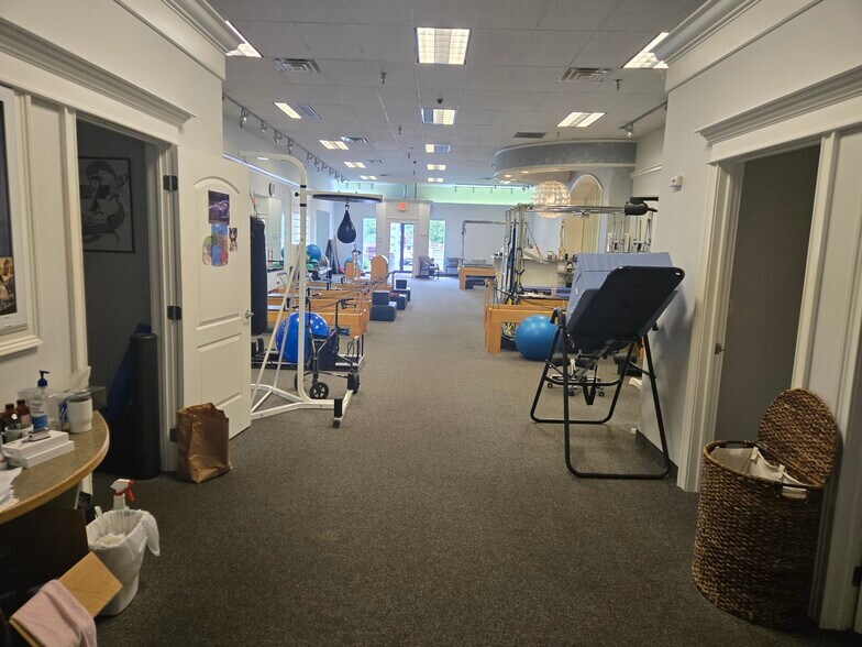 5843 Transit Rd, Amherst, NY à louer - Photo du bâtiment - Image 2 de 15