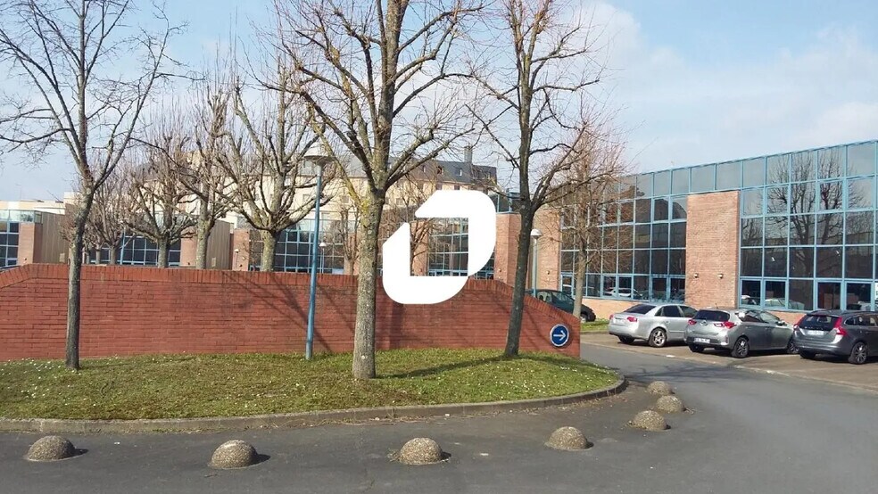 Office in Noisy-le-Grand for lease - Building Photo - Image 1 of 9