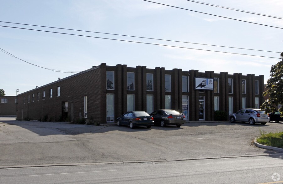 5435 Maingate Dr, Mississauga, ON à vendre - Photo du bâtiment - Image 3 de 5