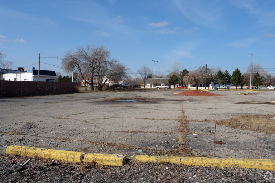 Gratiot Ave, Roseville, MI à vendre - Photo du bâtiment - Image 2 de 4