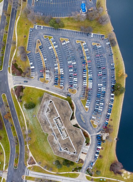 184 Shuman Blvd, Naperville, IL for lease - Building Photo - Image 1 of 2