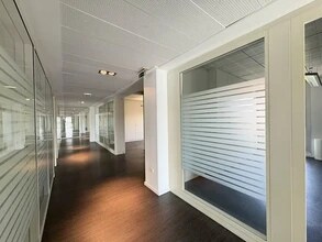 Office in Villeurbanne for lease Interior Photo- Image 2 of 12