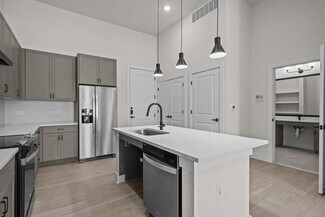 Plus de détails pour 760 Airport Blvd, Austin, TX - Bureau à louer