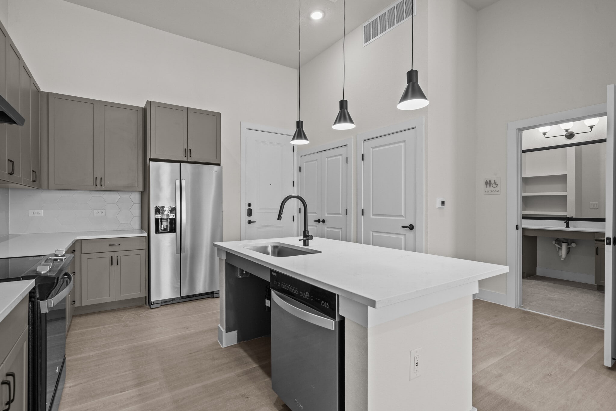 760 Airport Blvd, Austin, TX for lease Primary Photo- Image 1 of 79