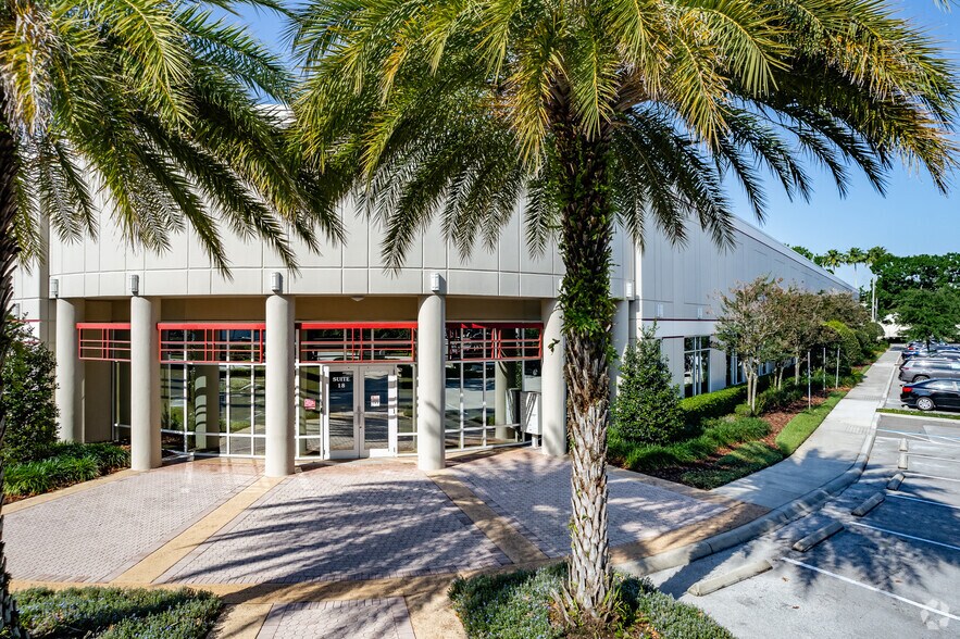 102 W Pineloch Ave, Orlando, FL à louer - Photo du bâtiment - Image 2 de 7