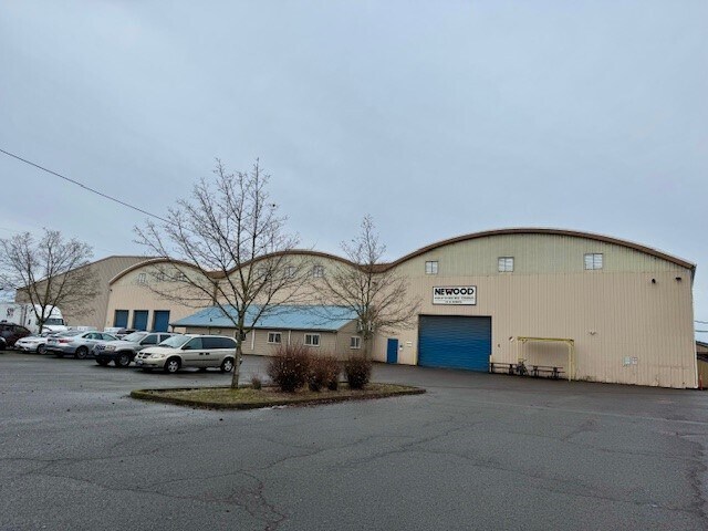 10 N Seneca Rd, Eugene, OR à louer - Photo du bâtiment - Image 2 de 10