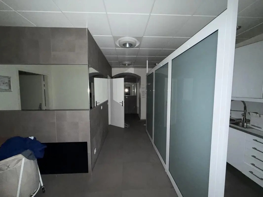 Paris, PAR 75010 - Unit Lot RDC-SS - - Interior Photo - Image 1 of 15