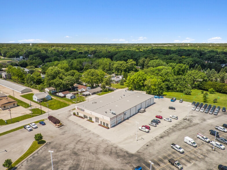 3912 17th St, East Moline, IL for sale - Building Photo - Image 2 of 8