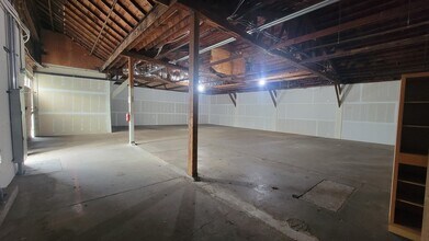 560 21st St SE, Salem, OR for lease Interior Photo- Image 1 of 10