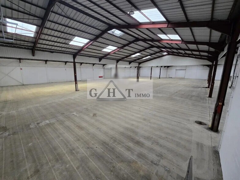 Industrial in Le Mesnil-Amelot for lease - Building Photo - Image 3 of 8
