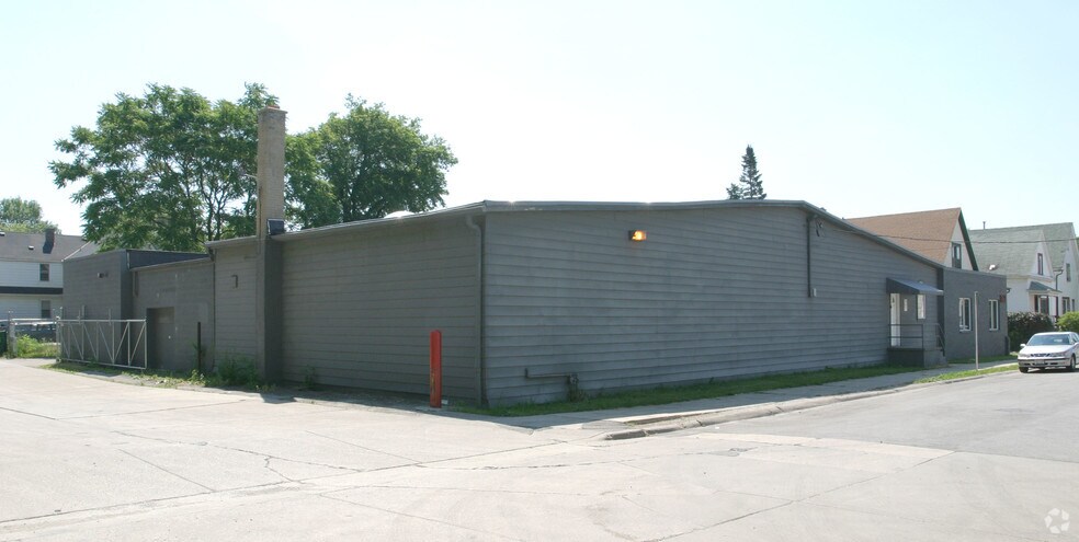 1168 N 50th Pl, Milwaukee, WI à vendre - Photo du bâtiment - Image 2 de 4