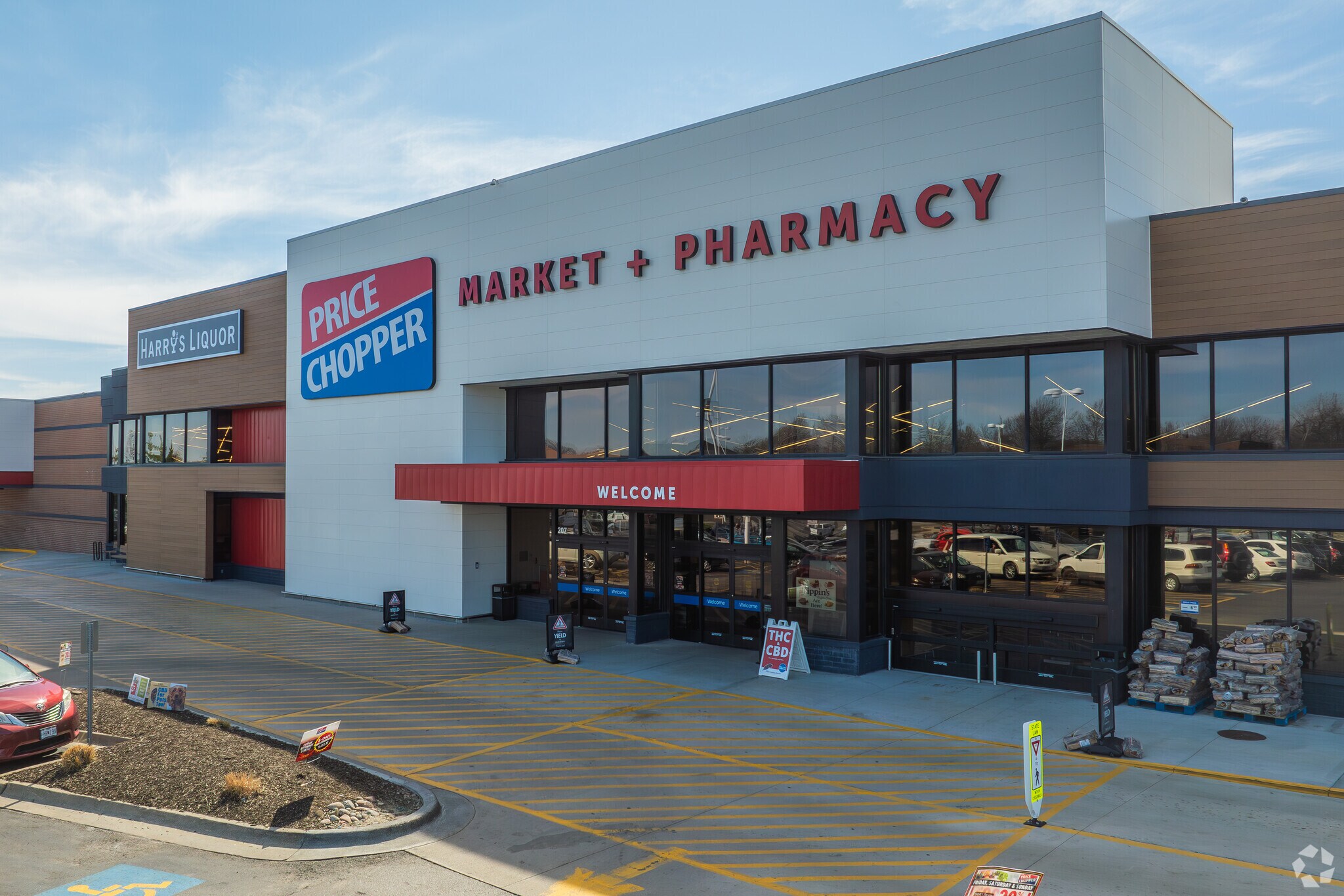 203-303 NE Englewood Rd, Kansas City, MO for lease Primary Photo- Image 1 of 11