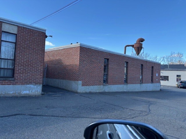 103 S Main St, Unionville, CT à vendre - Photo du bâtiment - Image 2 de 4