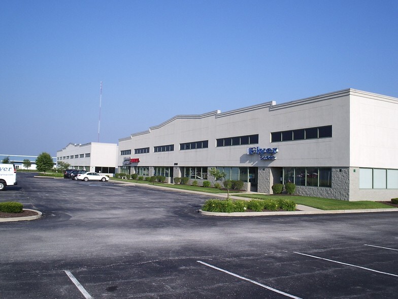 8109 Kingston St, Avon, IN à louer - Photo du bâtiment - Image 2 de 2