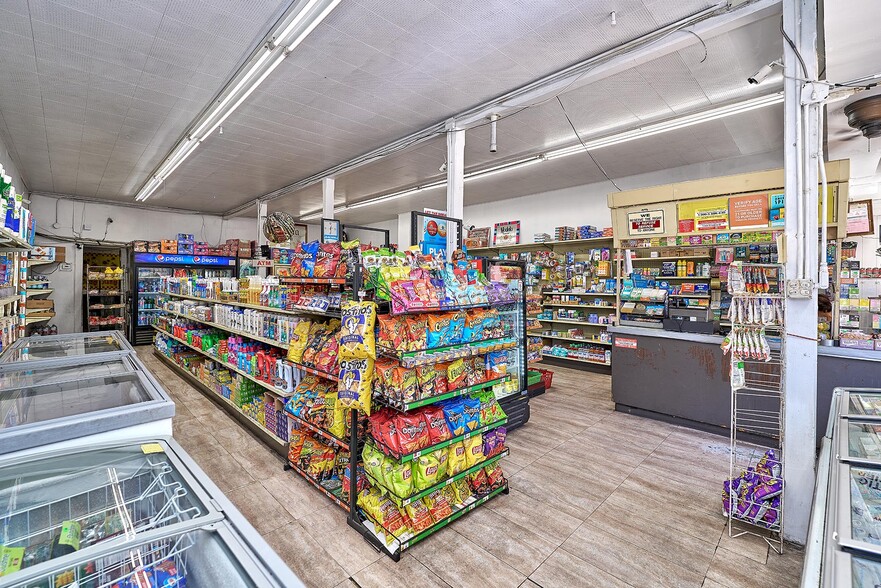 1259 N Las Palmas Ave, Los Angeles, CA for sale - Interior Photo - Image 2 of 14