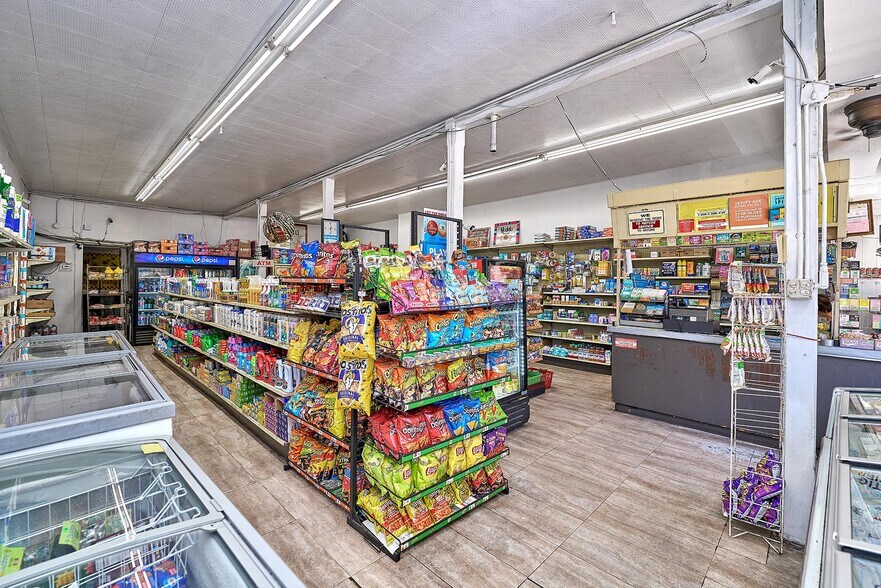 1259 N Las Palmas Ave, Los Angeles, CA à vendre - Photo intérieure - Image 2 de 14