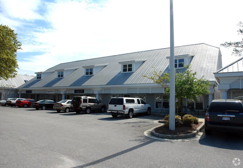 5725-C Oleander Dr, Wilmington, NC for lease - Primary Photo - Image 1 of 7