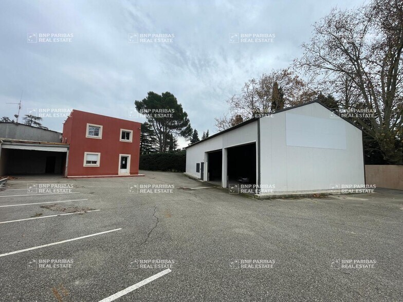 Flex in Châteaurenard for sale - Building Photo - Image 3 of 11