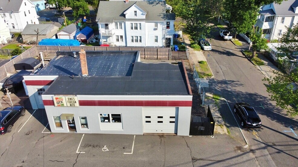 512 Saint James Ave, Springfield, MA à vendre - Photo du bâtiment - Image 3 de 13