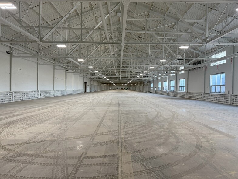 1501 S 19th St, Mattoon, IL for lease - Building Photo - Image 2 of 9