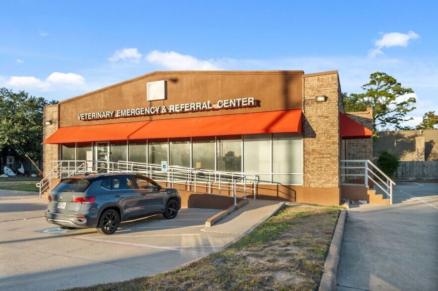 10205 Birchridge Dr, Humble, TX à vendre - Photo du bâtiment - Image 2 de 5