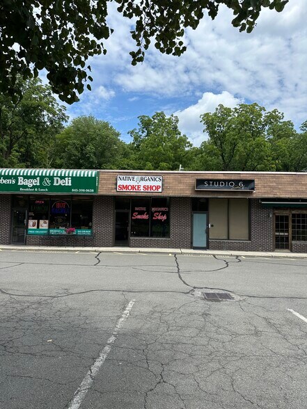 589 Route 303, Blauvelt, NY à louer - Photo du bâtiment - Image 3 de 6