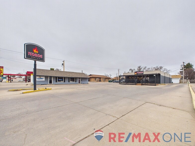 108 W Kansas Ave, Garden City, KS for sale - Primary Photo - Image 1 of 37
