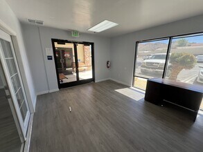 19195 Outer Hwy 18, Apple Valley, CA for lease Interior Photo- Image 2 of 9