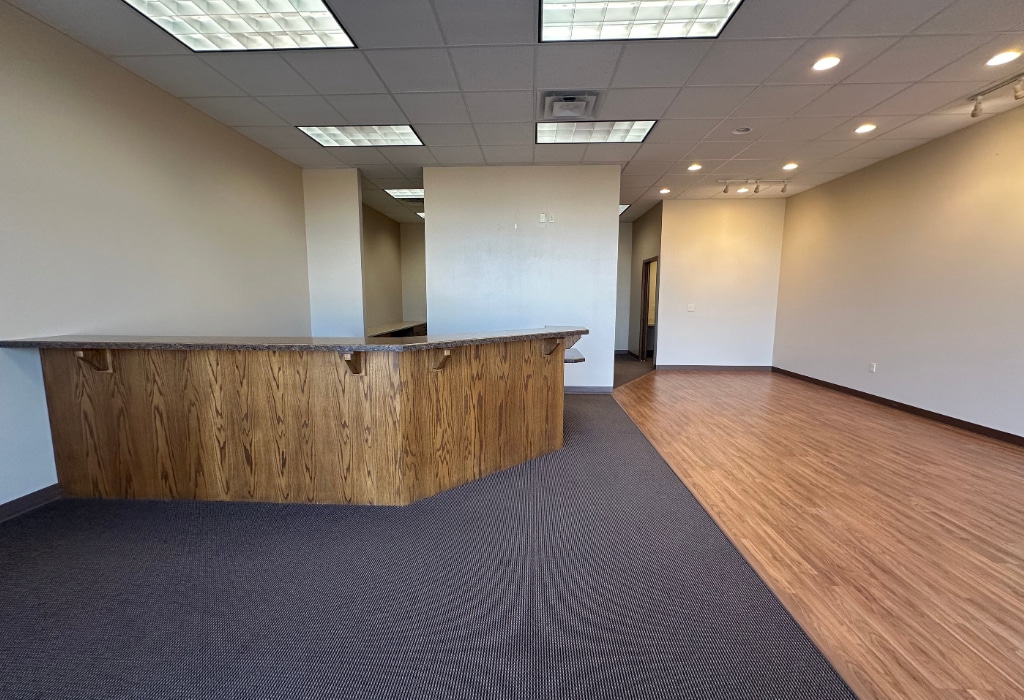 220 S Cliff Ave, Harrisburg, SD à louer Photo du bâtiment- Image 1 de 11