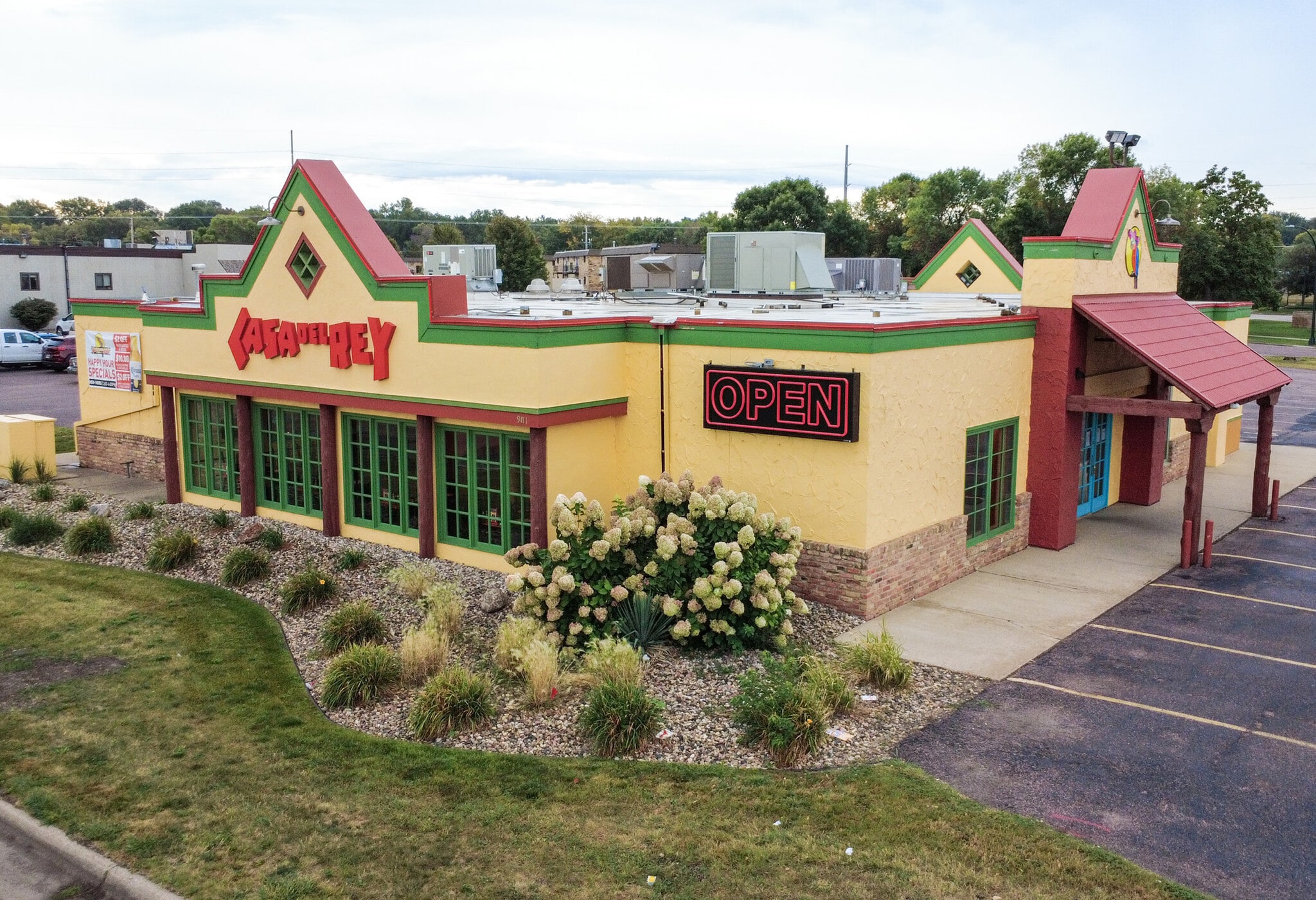 901 W Russell St, Sioux Falls, SD for sale Primary Photo- Image 1 of 32