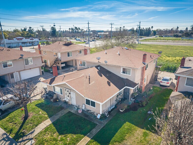 10 Nedra Ct, Sacramento, CA à vendre - Photo du bâtiment - Image 2 de 38