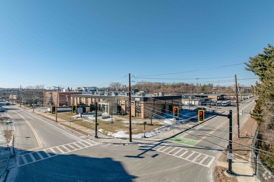 150 Coolidge Ave, Watertown, MA for lease - Building Photo - Image 2 of 5