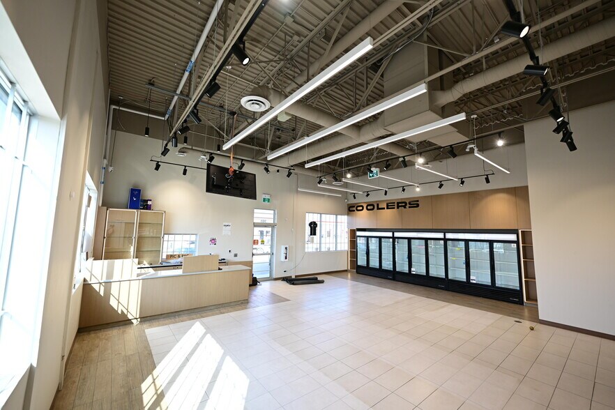 28 Strathmoor Dr, Sherwood Park, AB à louer - Photo du bâtiment - Image 2 de 8