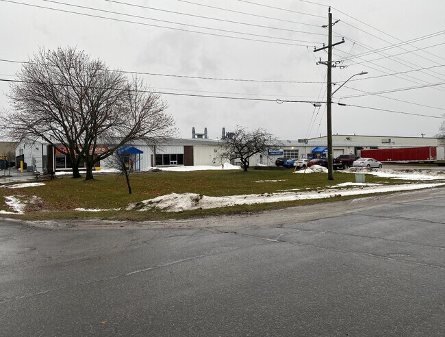 Plus de détails pour 2021 Rogers Rd, Perth, ON - Industriel à vendre
