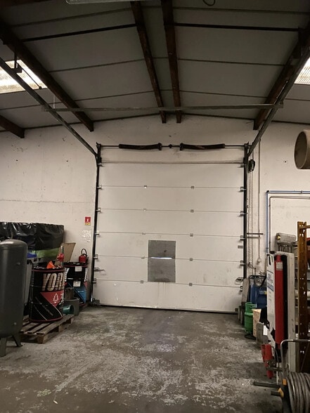 Flex in Grigny for lease - Interior Photo - Image 2 of 7