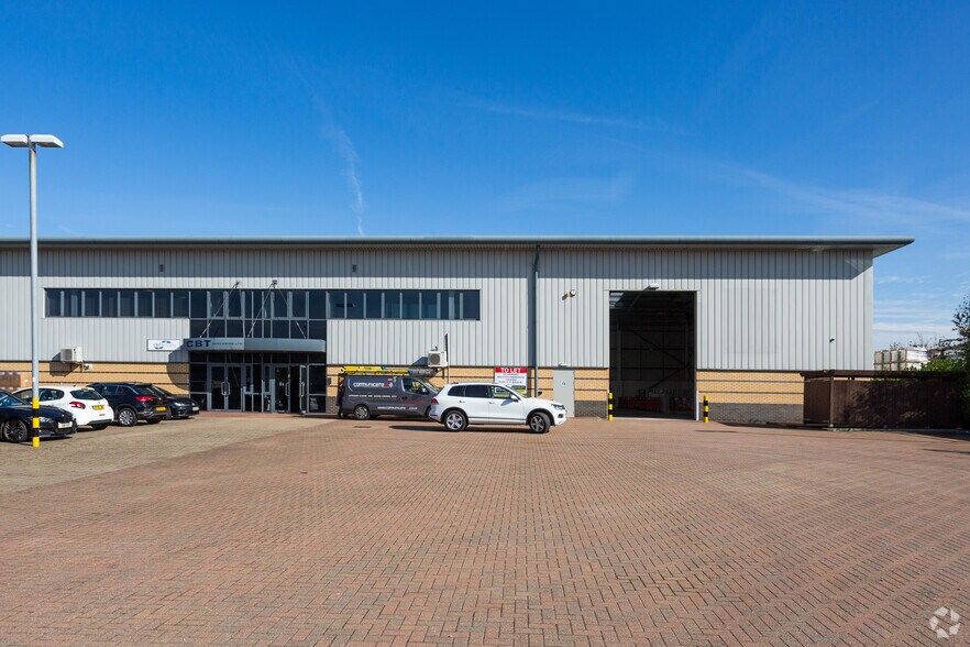 Paycocke Rd, Basildon à louer - Photo du bâtiment - Image 2 de 2