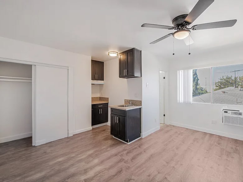 6722 Troost Ave, North Hollywood, CA for sale - Building Photo - Image 2 of 15