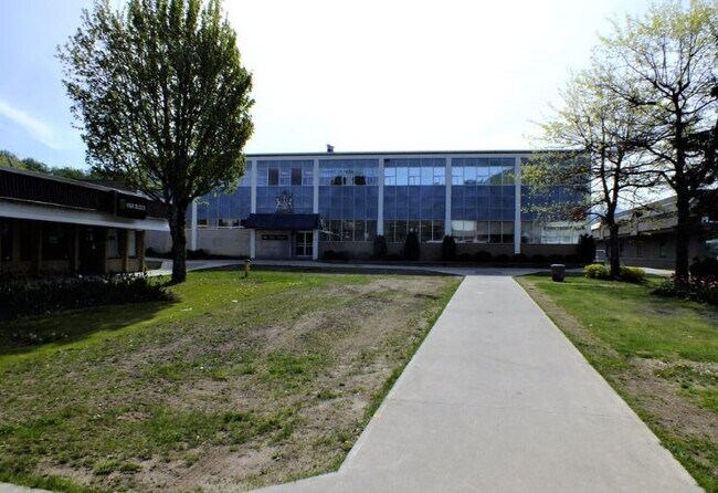 Plus de détails pour 450 City Ctr, Kitimat, BC - Bureau à vendre