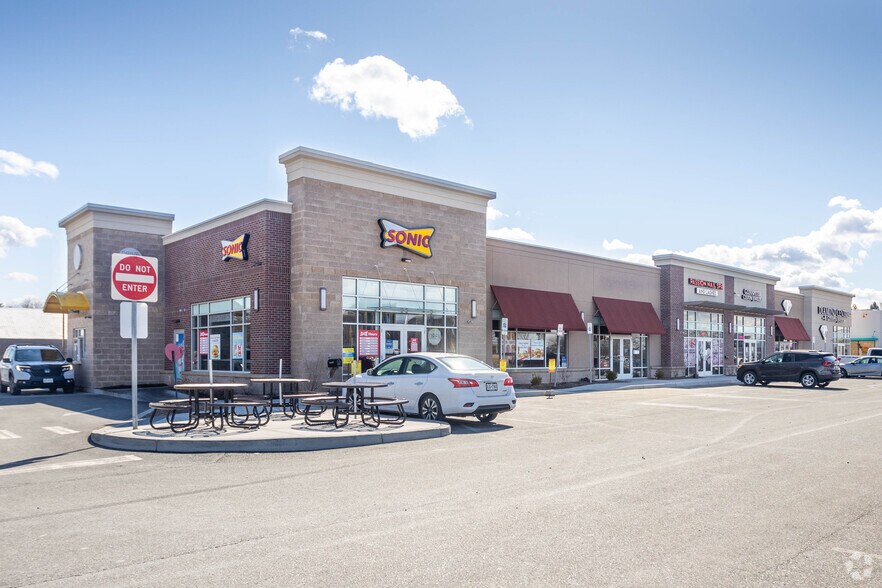 351 Route 9W, Albany, NY à louer - Photo du bâtiment - Image 3 de 4